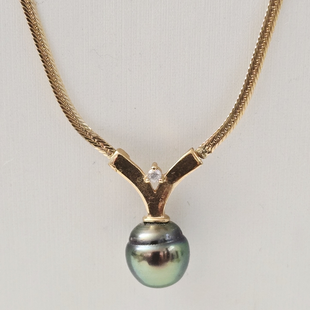 Authentic Vintage 14K Gold Tahitian Pearl And Diamond Necklace